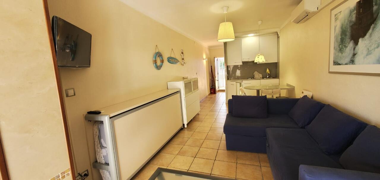 Monolocale -
                        L´escala -
                        0 camere -
                        5 persone