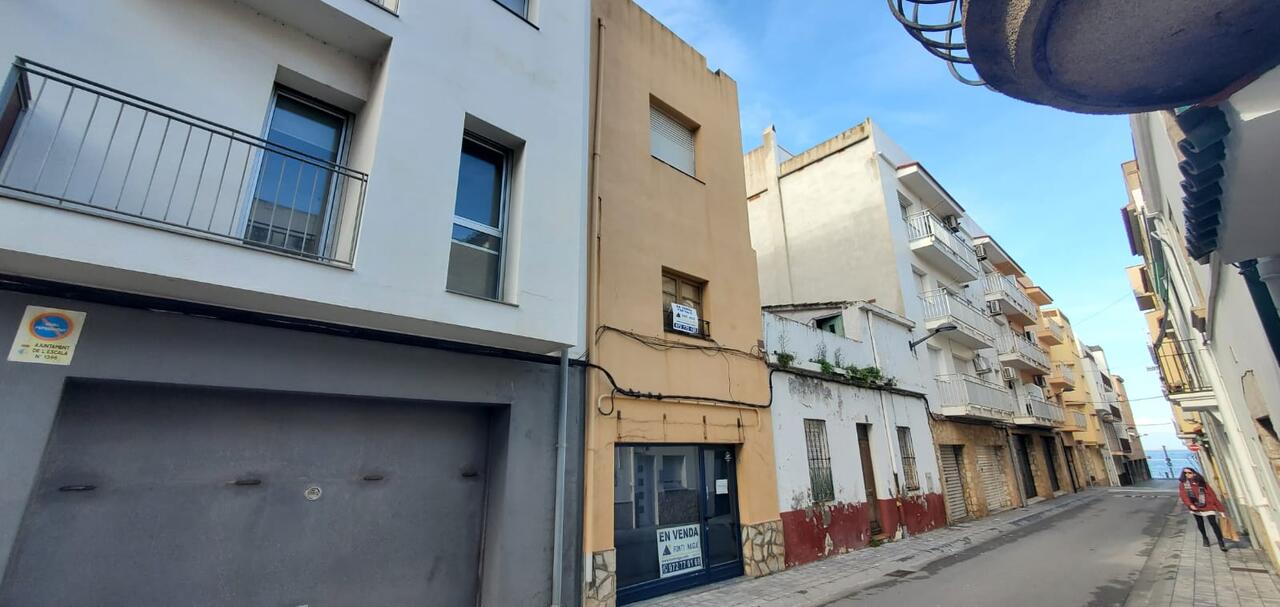 Casa -
                        L&acute;escala -
                        2 camere -
                        0 persone